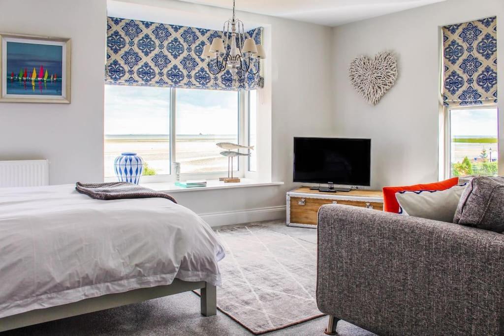 Seafront Apartment With Stunning Views Cleethorpes Buitenkant foto